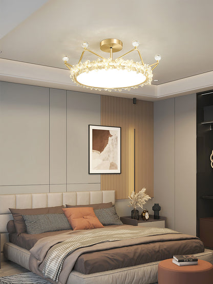 CrownLuxe - Deckenleuchte mit Kronenform und stimmungsvoller Beleuchtung