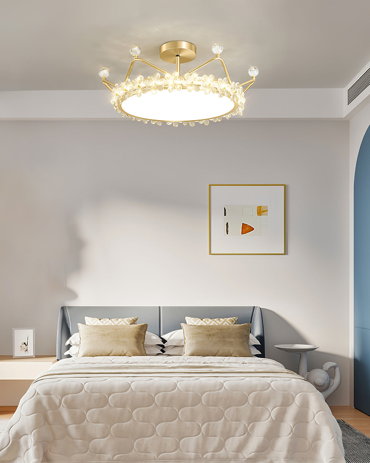 CrownLuxe - Deckenleuchte mit Kronenform und stimmungsvoller Beleuchtung