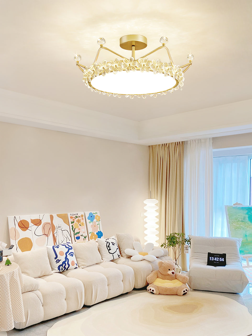 CrownLuxe - Deckenleuchte mit Kronenform und stimmungsvoller Beleuchtung