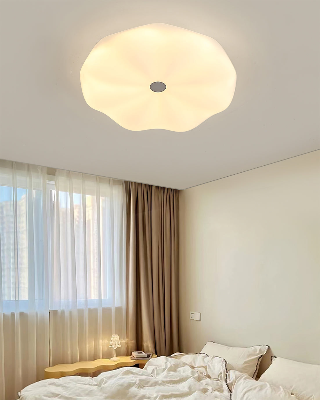 LuxeDonut - Deckenlampe mit eleganten Kurven und subtiler Beleuchtung