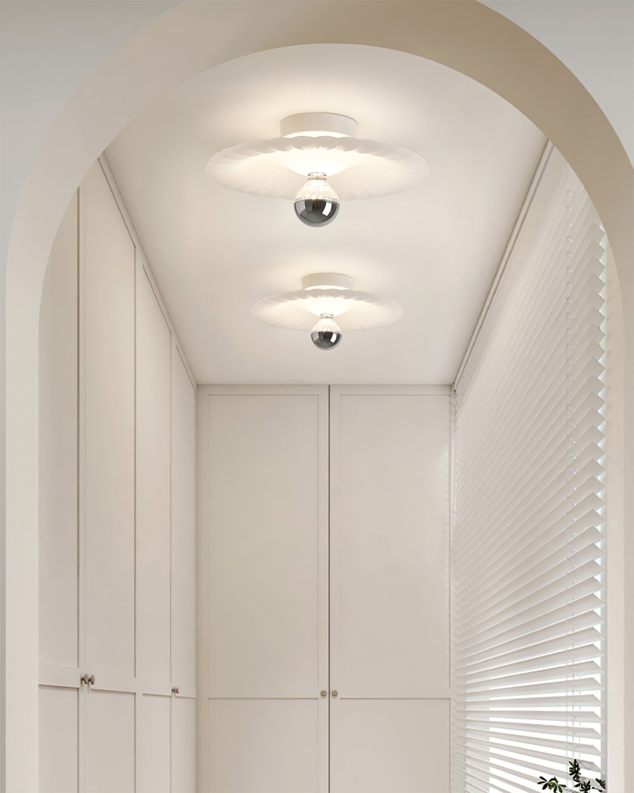 LuxePlissé - Deckenlampe mit detaillierten Falten und subtiler Beleuchtung