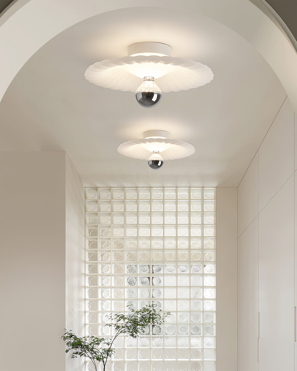 LuxePlissé - Deckenlampe mit detaillierten Falten und subtiler Beleuchtung