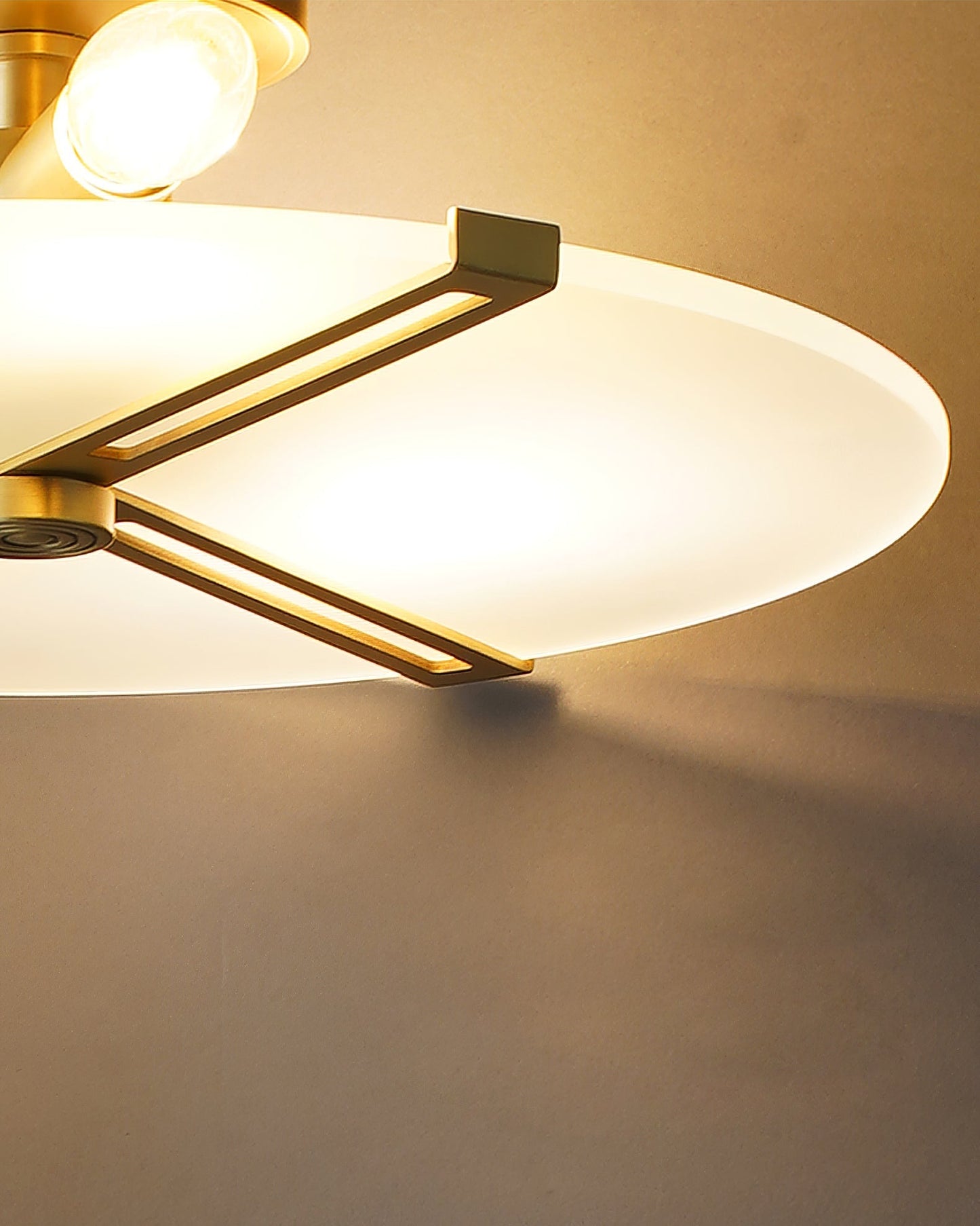 LuxeASO - Deckenlampe mit zeitgenössischem Design und subtiler Beleuchtung