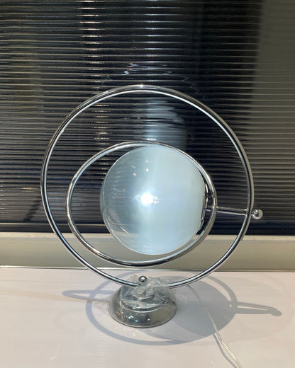 PlanetLuxe - Bordlampe med kosmisk design og subtil belysning