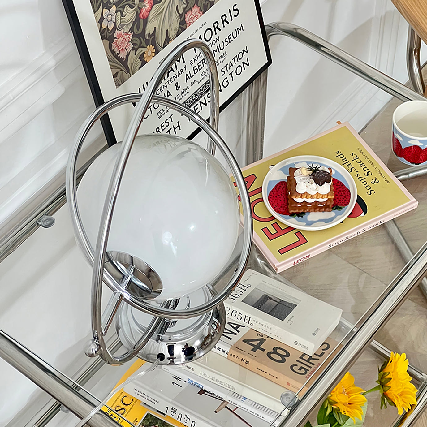 PlanetLuxe - Bordlampe med kosmisk design og subtil belysning