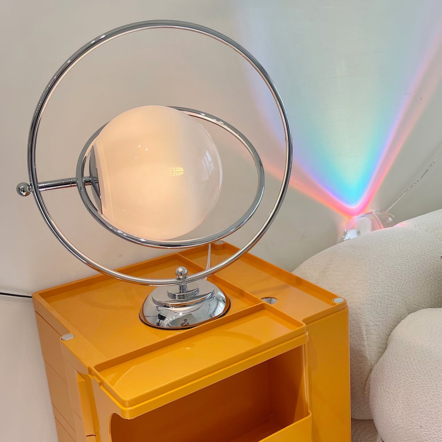 PlanetLuxe - Bordlampe med kosmisk design og subtil belysning
