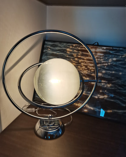 PlanetLuxe - Bordlampe med kosmisk design og subtil belysning