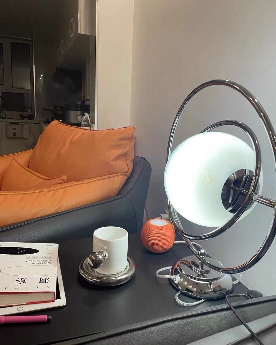 PlanetLuxe - Bordlampe med kosmisk design og subtil belysning