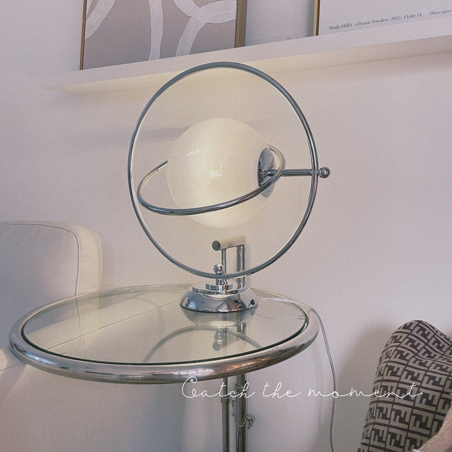 PlanetLuxe - Bordlampe med kosmisk design og subtil belysning