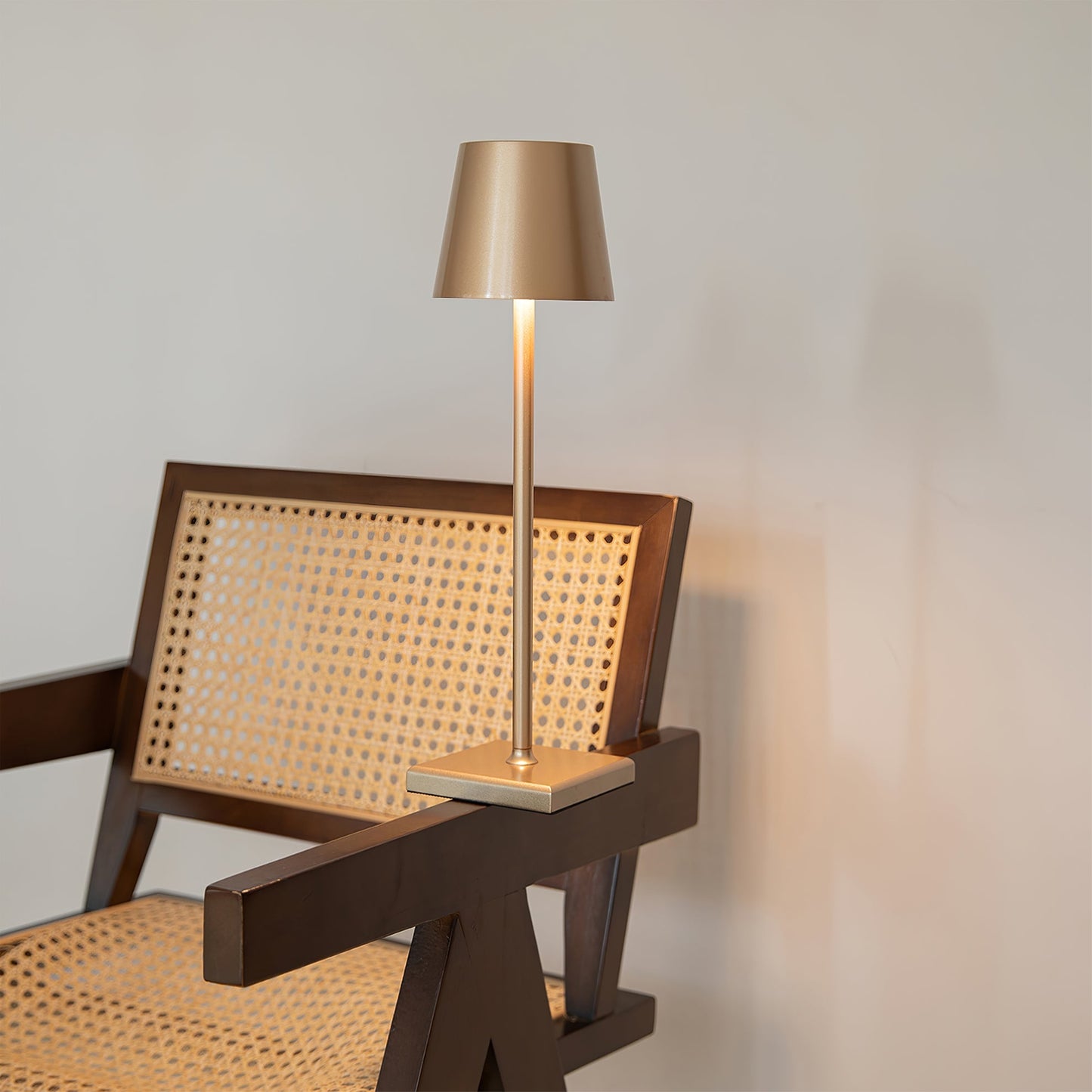 LumoPold - Rechargeable LED Table Lamp