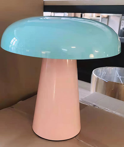 RheaLight - Bordlampe med elegant fod og subtil belysning