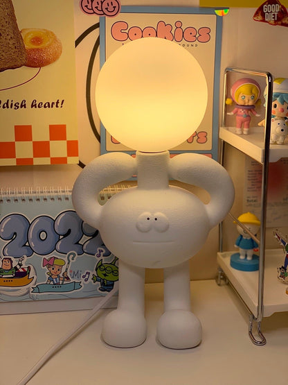 BotLuxe - Bordlampe med kreativt robotdesign og behageligt skær