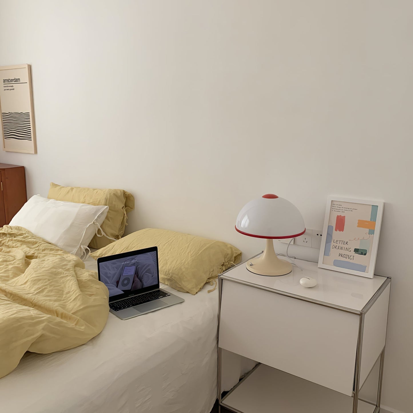 Luxe Mushroom - Bordlampe med elegant fod og blød lysdiffusion