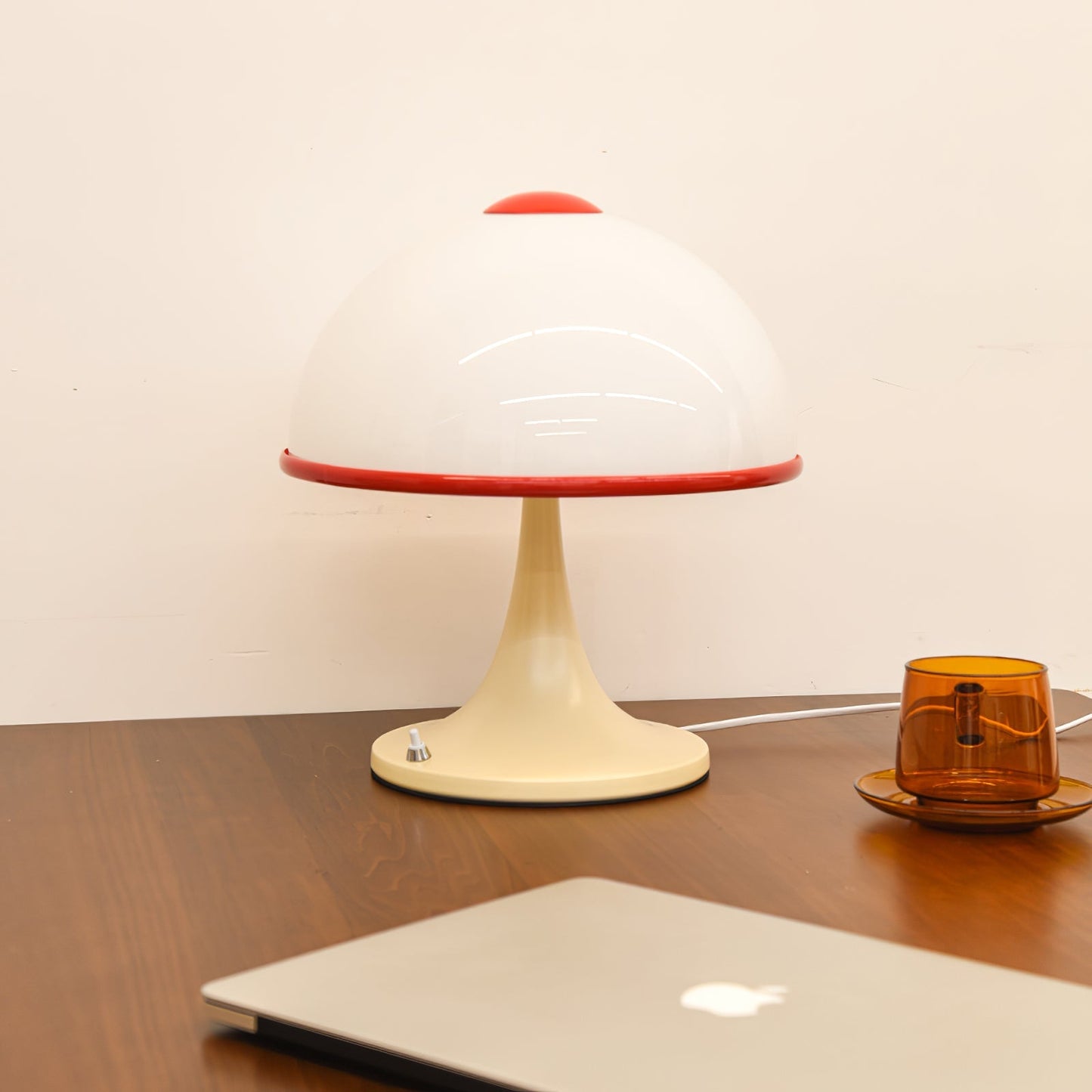 Luxe Mushroom - Bordlampe med elegant fod og blød lysdiffusion