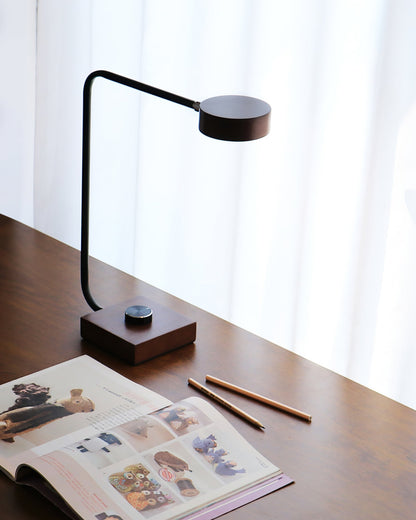 RondoGlow - Bordlampe med slank, rund form og subtil belysning