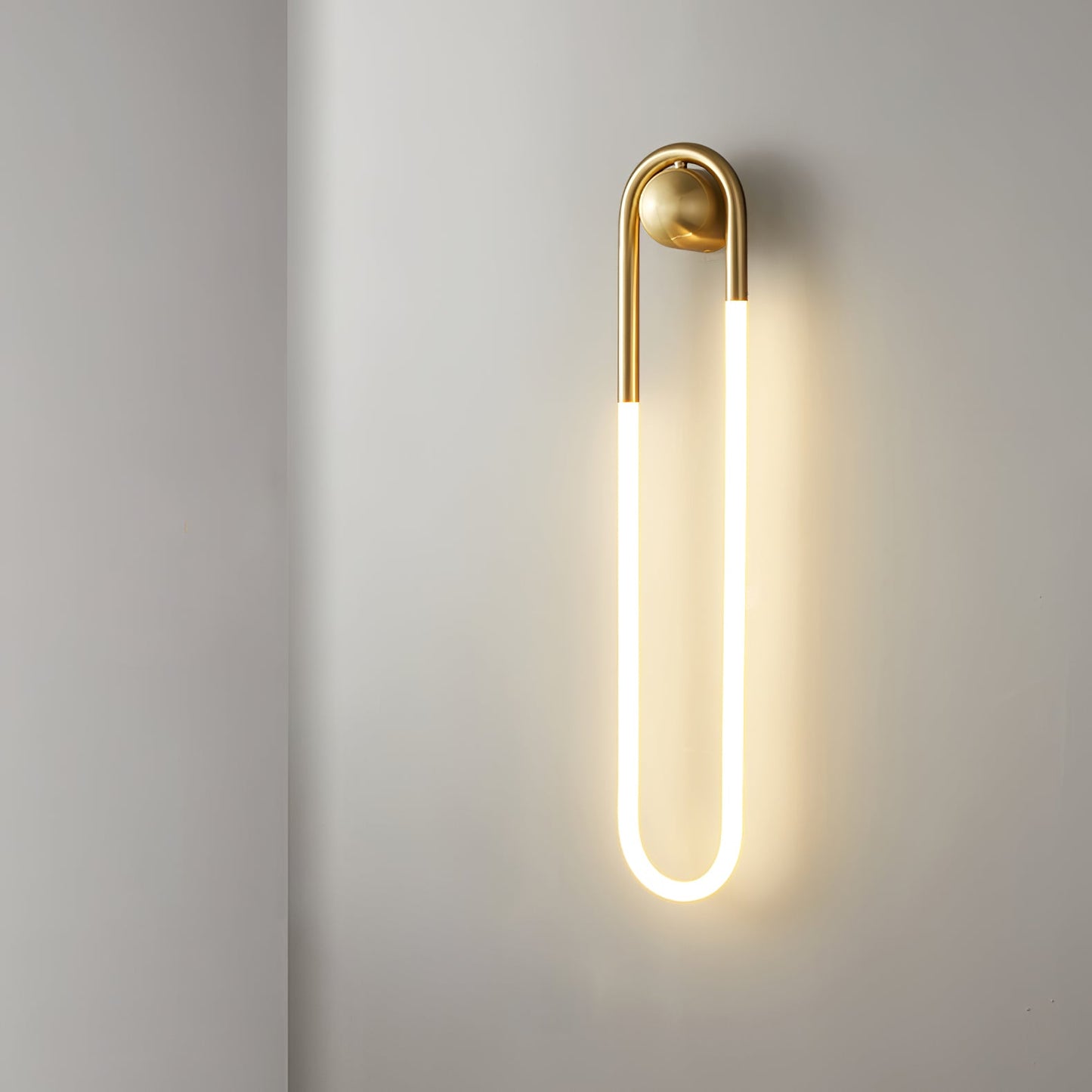 OvalGlow - Minimalistische Wandleuchte in Schwarz und Gold
