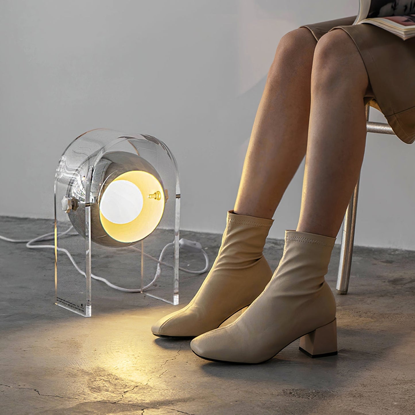 InstaGloed - Table Lamp with Touch Sensor and Elegant Finish