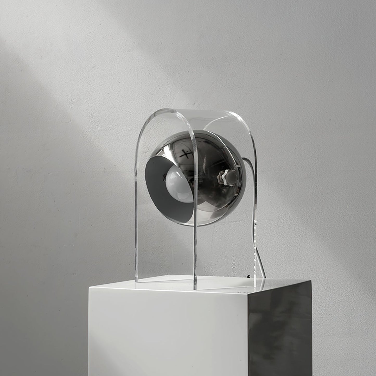 InstaGloed - Table Lamp with Touch Sensor and Elegant Finish
