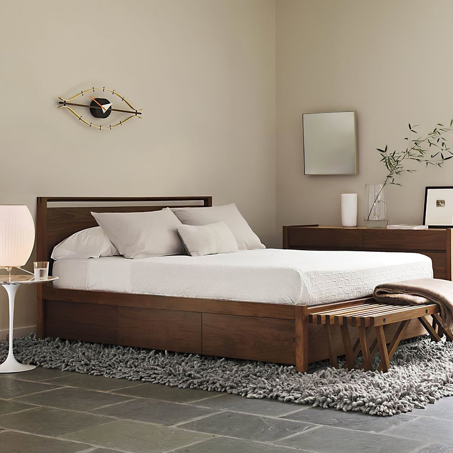 NelsonGlow - Tripod Table Lamp