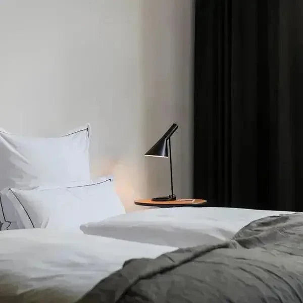 PureGlow - Simple Table Lamp