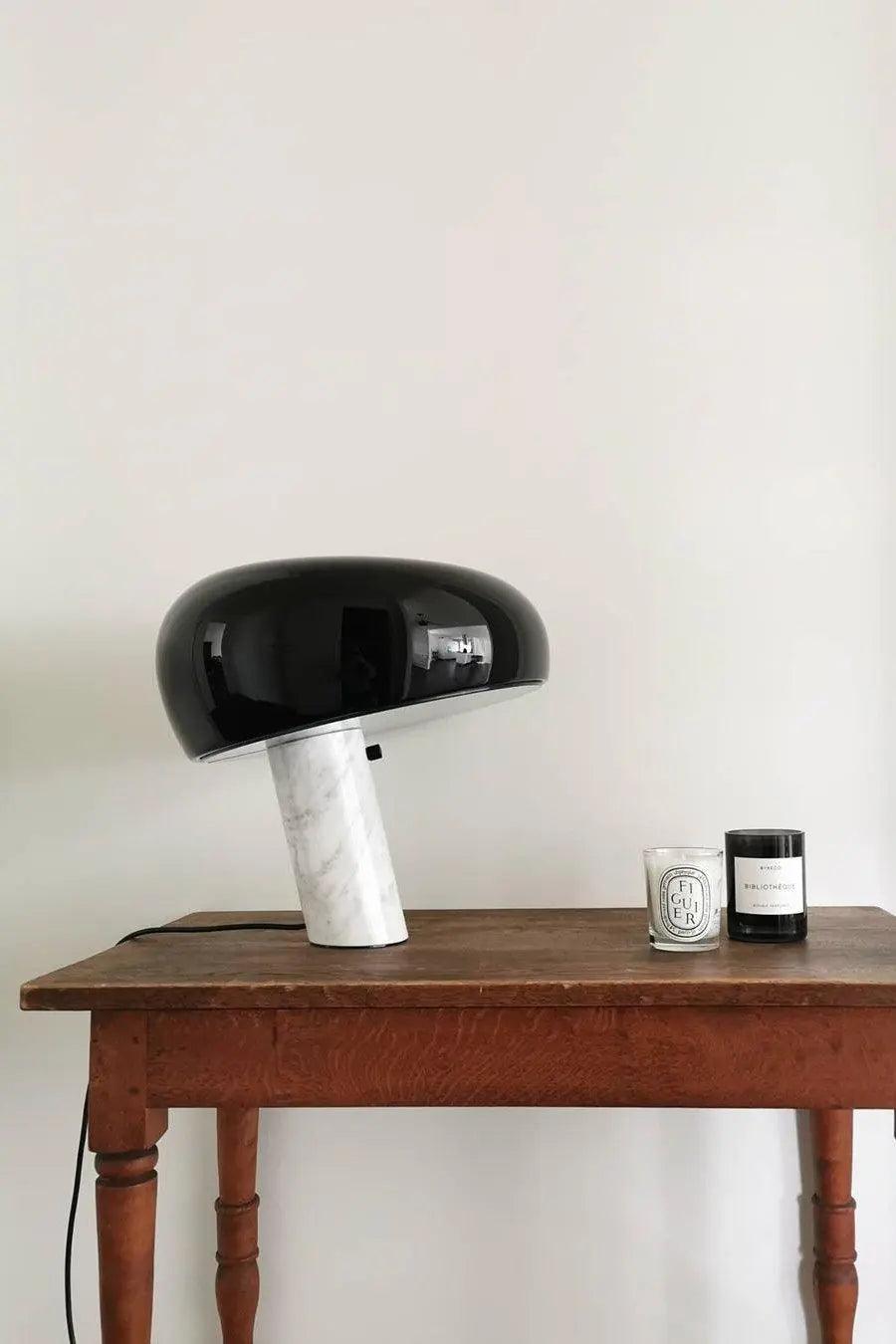NordicMarble - Elegant marmor bordlampe