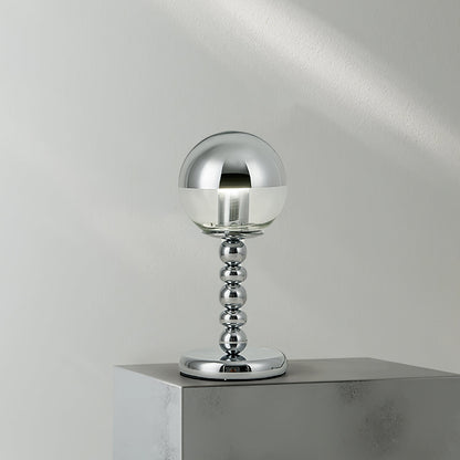 ChromeGlow – Minimalistisk bordlampe med spejlkugle