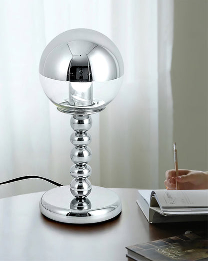 ChromeGlow – Minimalistisk bordlampe med spejlkugle