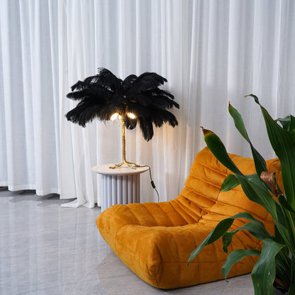 PlumeAura - Bordlampe med gyldne strudsefjer