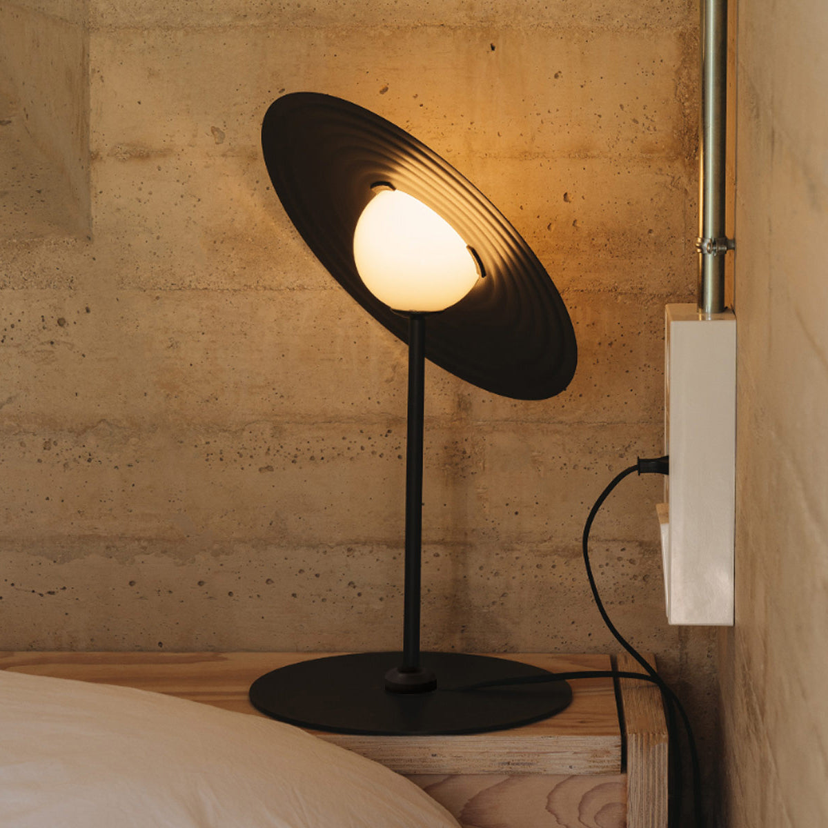 LuxeSymphony - Table Lamp with Subtle Style and Atmospheric Light Distribution