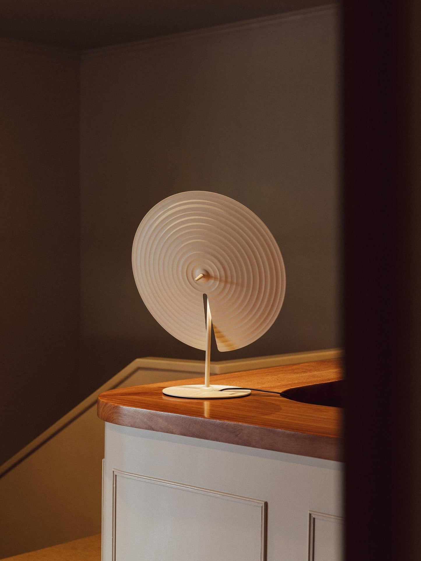 LuxeSymphony - Table Lamp with Subtle Style and Atmospheric Light Distribution