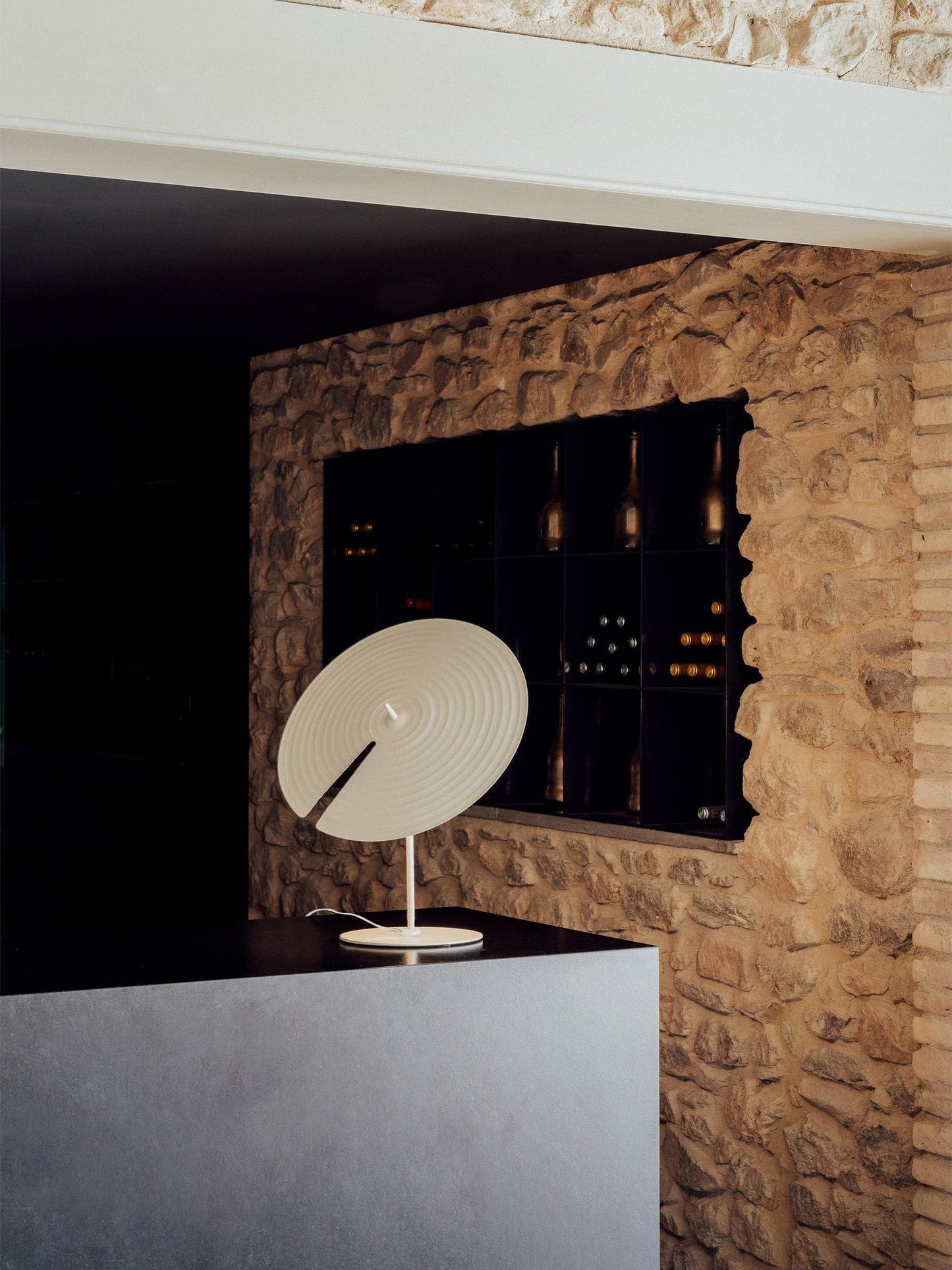 LuxeSymphony - Table Lamp with Subtle Style and Atmospheric Light Distribution