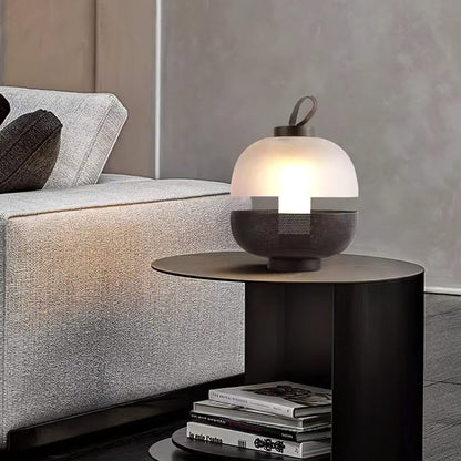 CenturyLuxe - Bordlampe med luksuriøst design og intim belysning