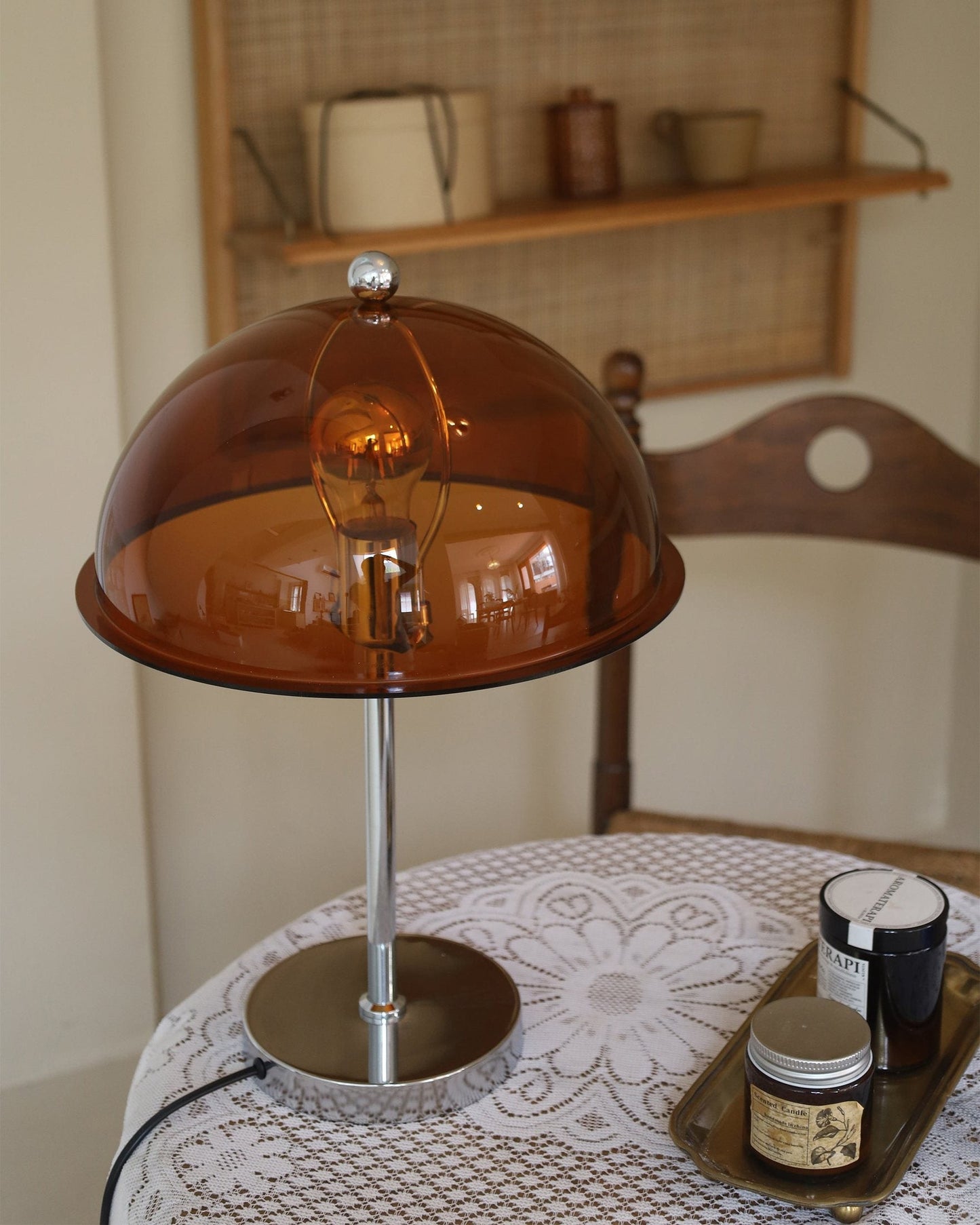 ClassicGlow - Sølv Metal og Akryl Bordlampe