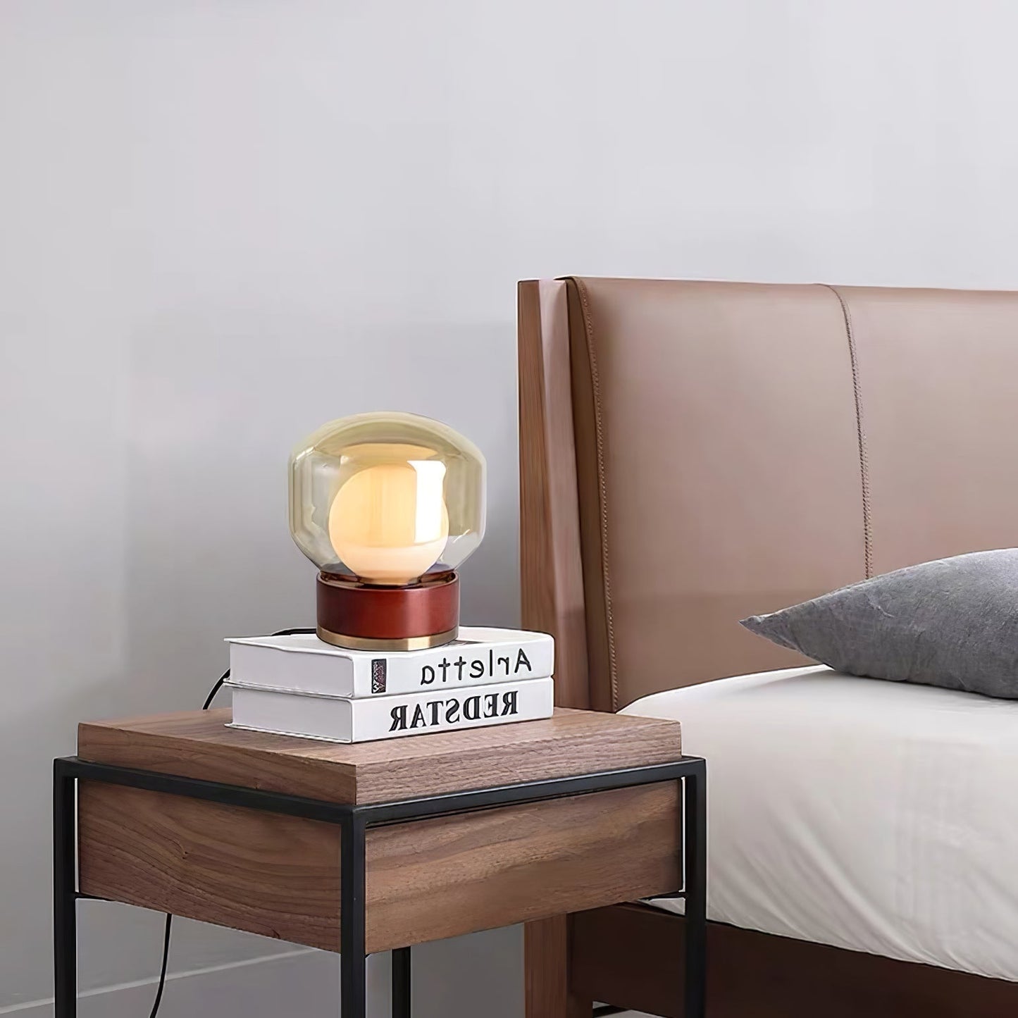 BouleLuxe - Bordlampe med geometrisk stil og varm atmosfære