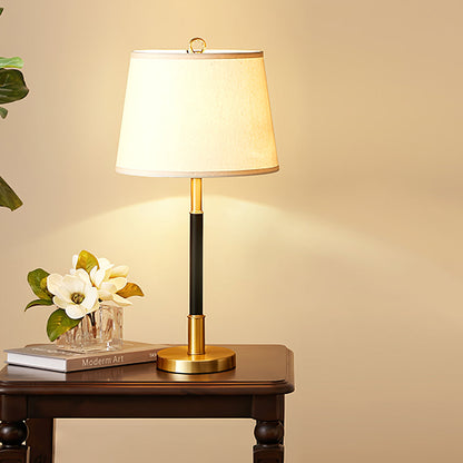 EmpireElegance – Bordlampe i messing med blødt skær