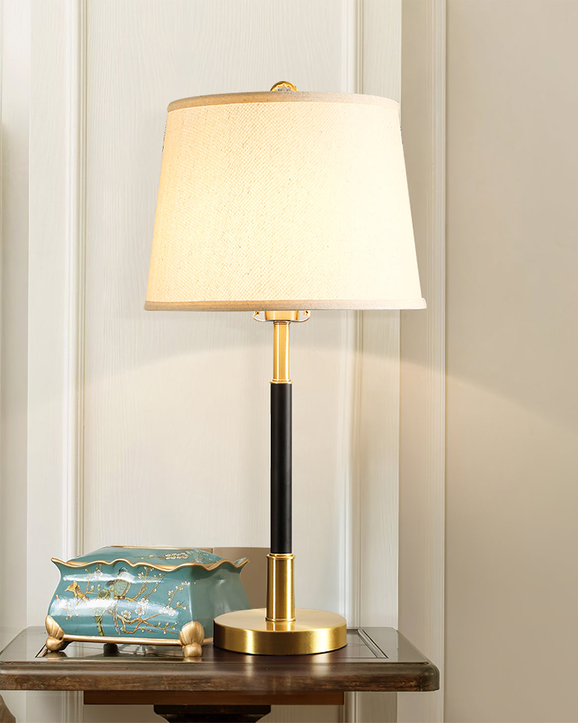 EmpireElegance – Bordlampe i messing med blødt skær