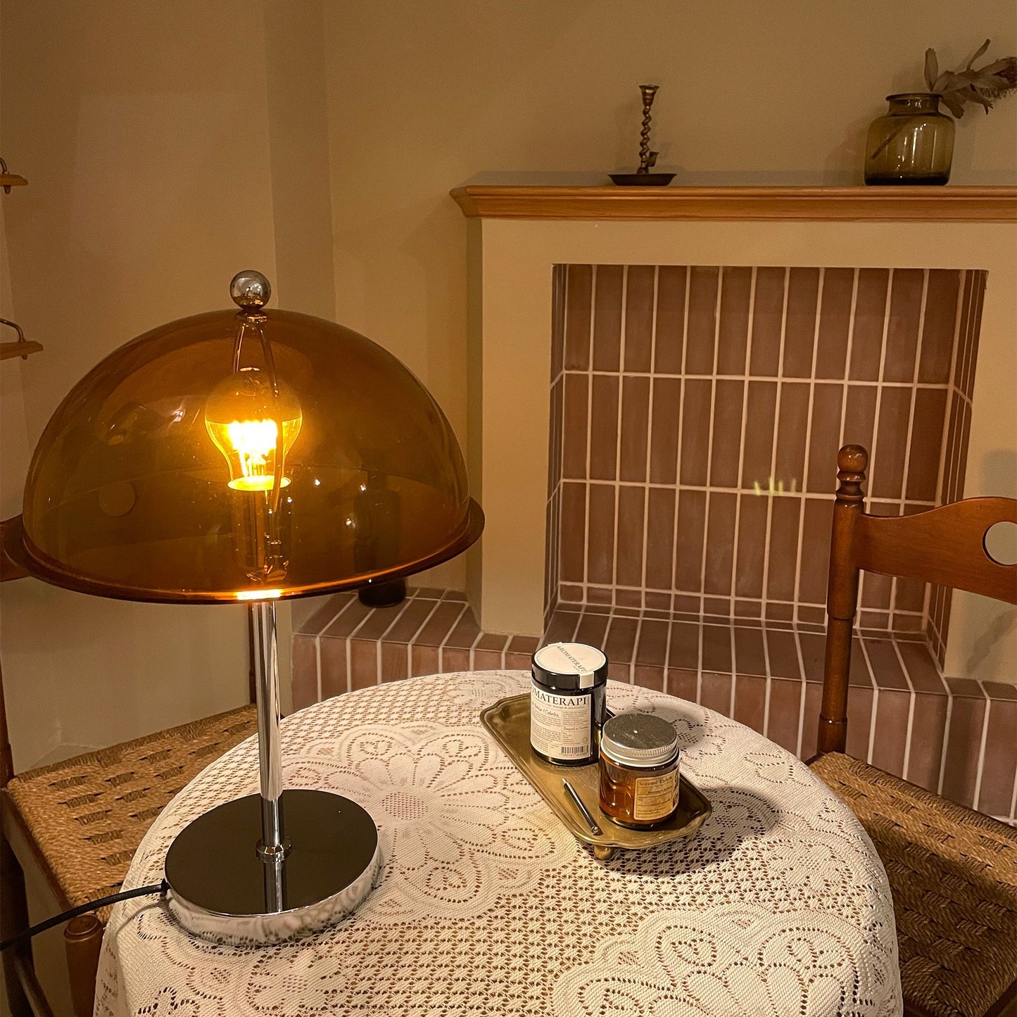 ClassicGlow - Sølv Metal og Akryl Bordlampe