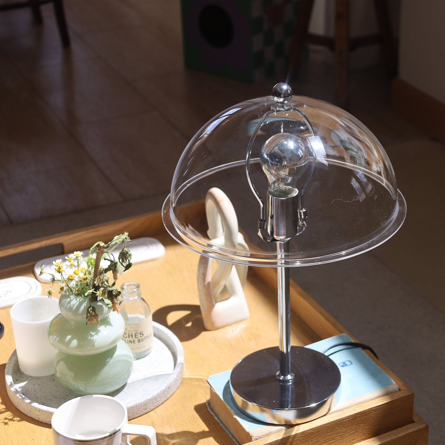 ClassicGlow - Sølv Metal og Akryl Bordlampe
