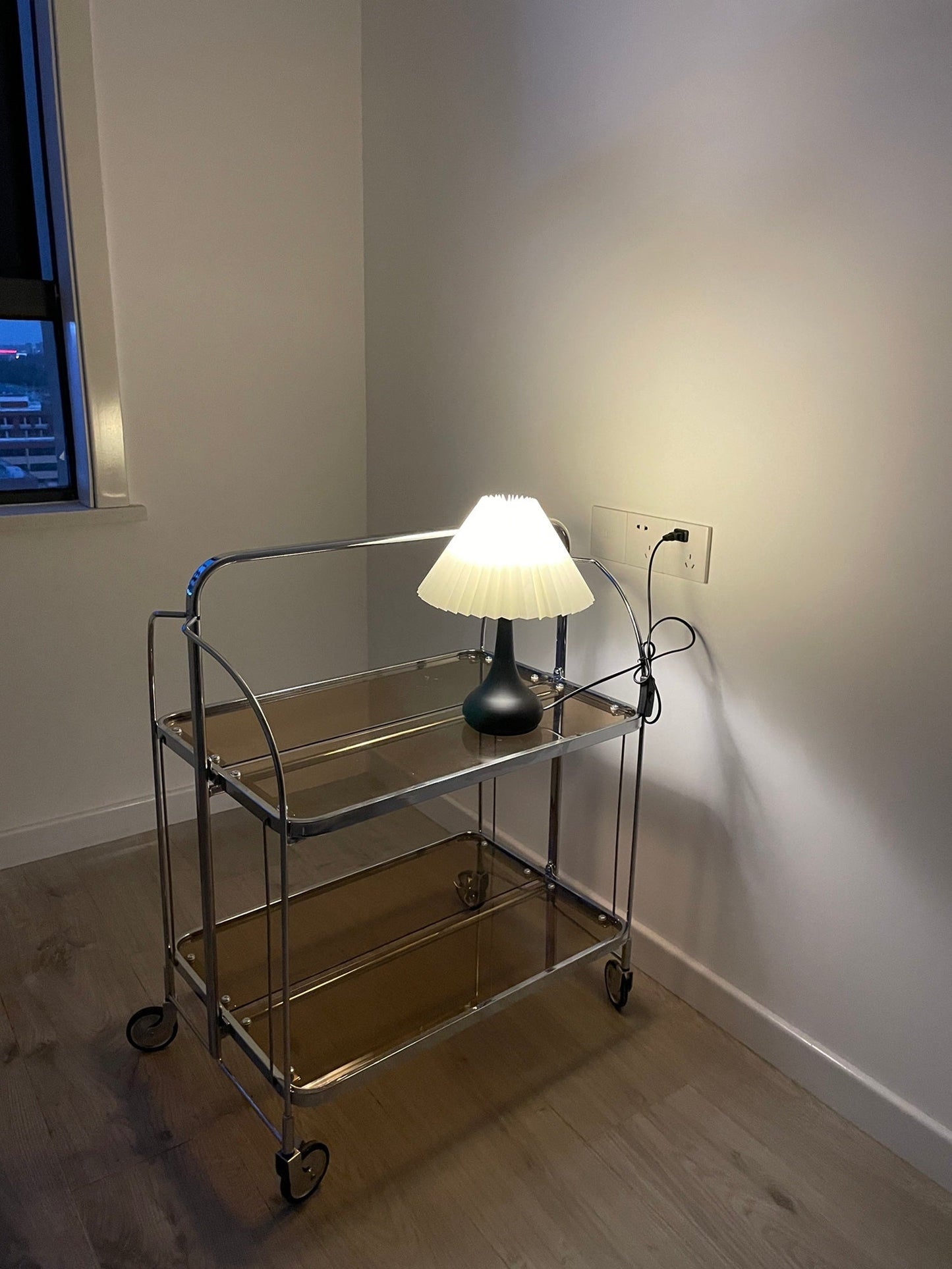 DrumGlow - Bordlampe med tidløst design og hyggeligt skær
