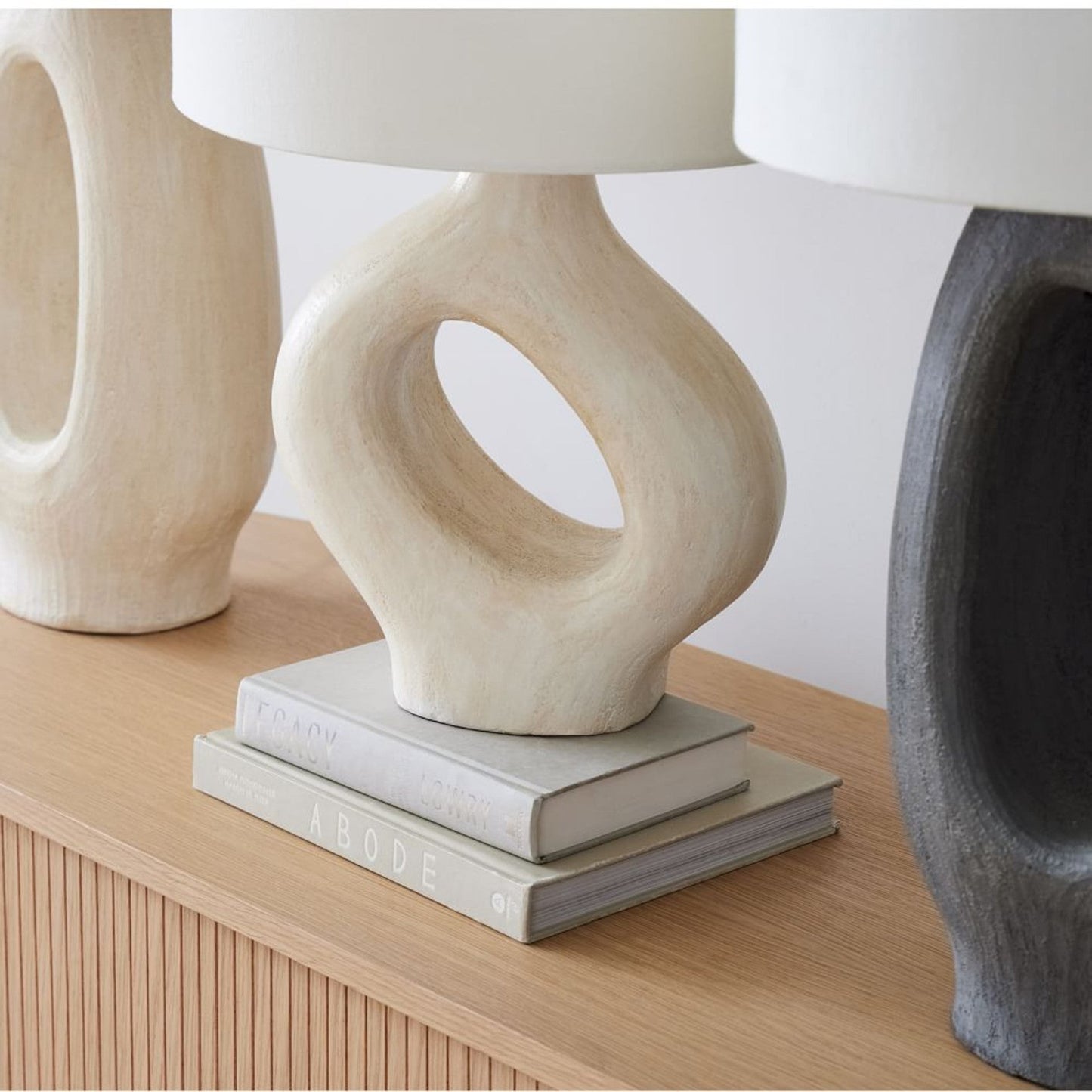 ModernGlow – Harpiks Bordlampe med Linnedskærm