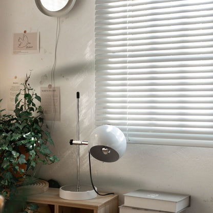 OptiLight – Stilfuld bordlampe med roterbart hoved
