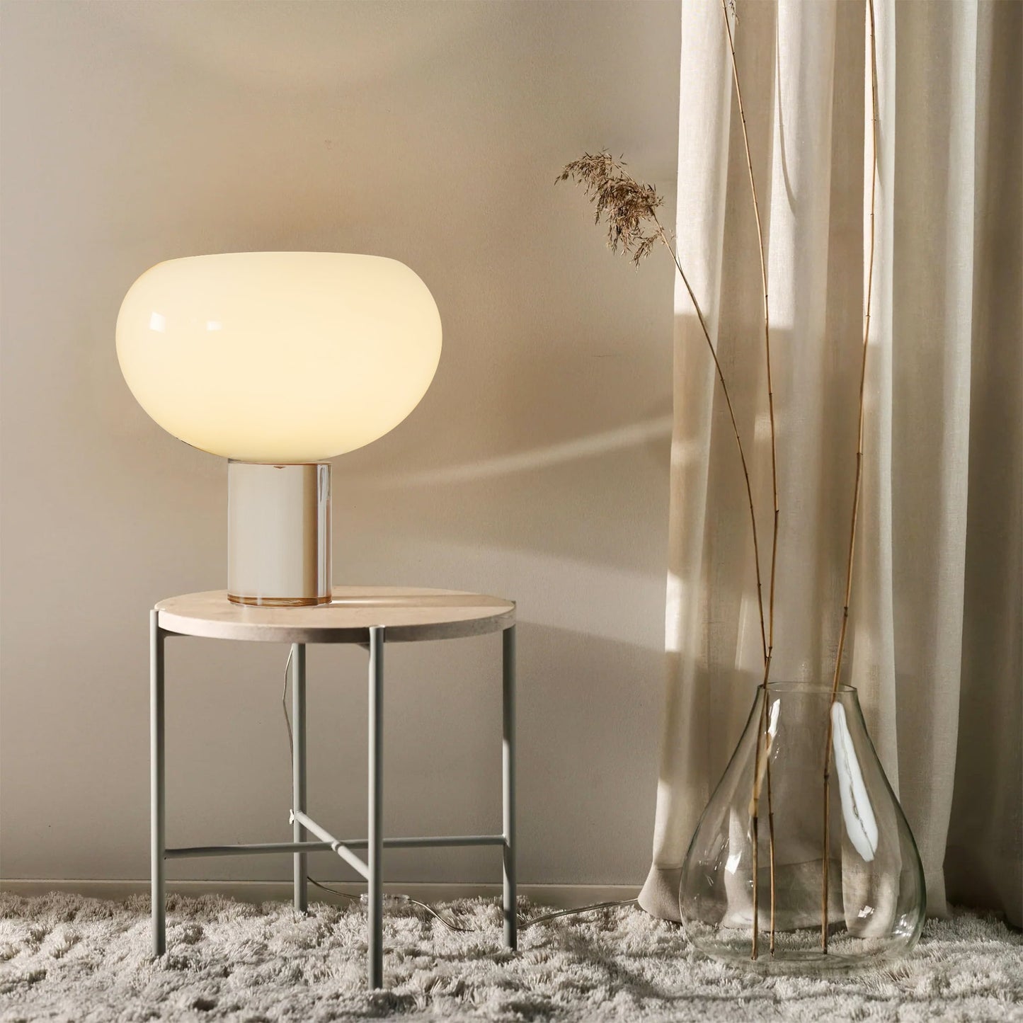 GlowBuds - Moderne bordlampe med rundt glasdesign