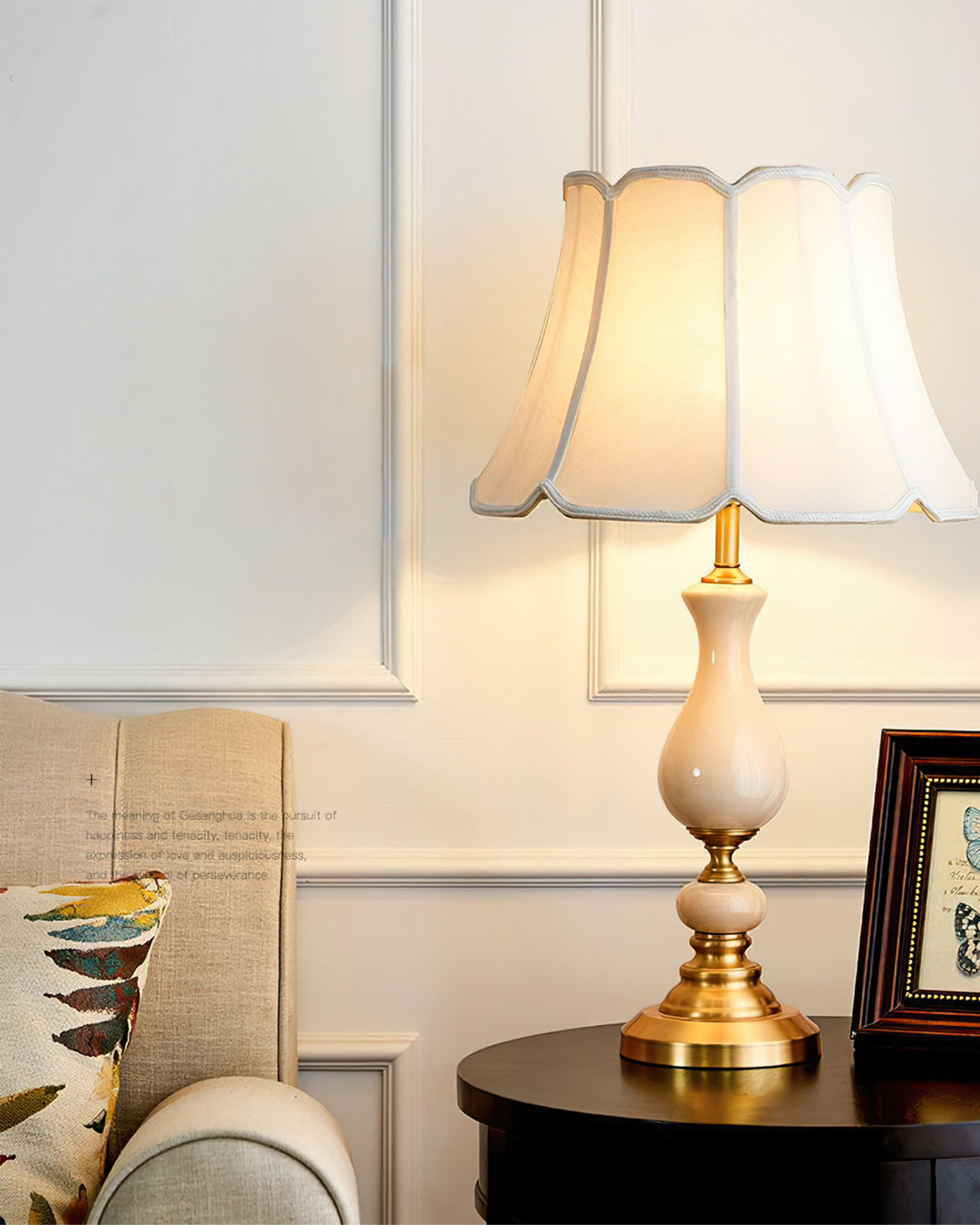 GlowCraft – Stilfuld bordlampe i messing og keramik