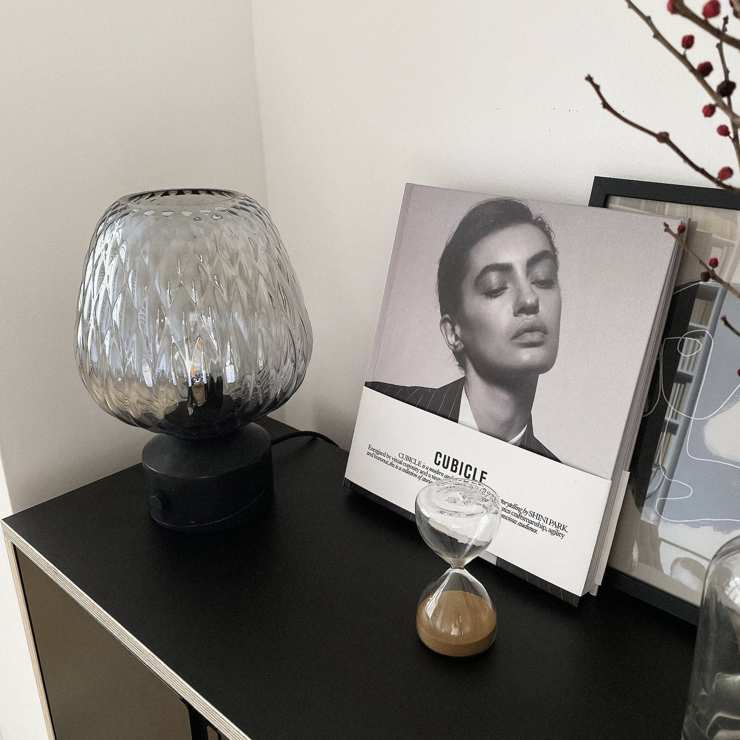 GlowBlazer - Moderne bordlampe med glasskærm og stemningslys