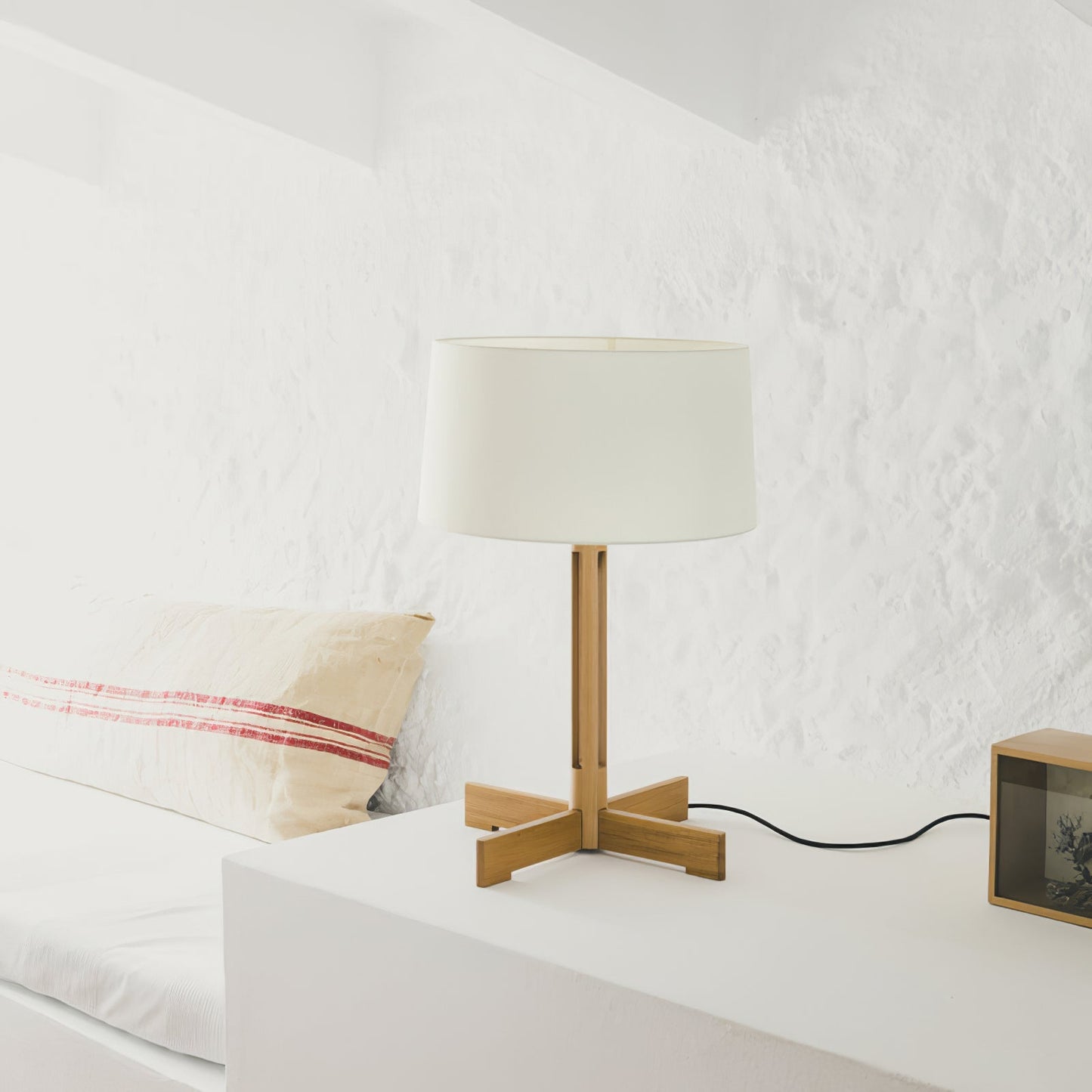 FadGlow - Bordlampe med moderne stil og varmt skær