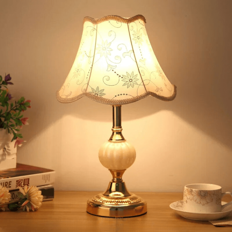 VintageNordik - Éclairage de Table Élégant