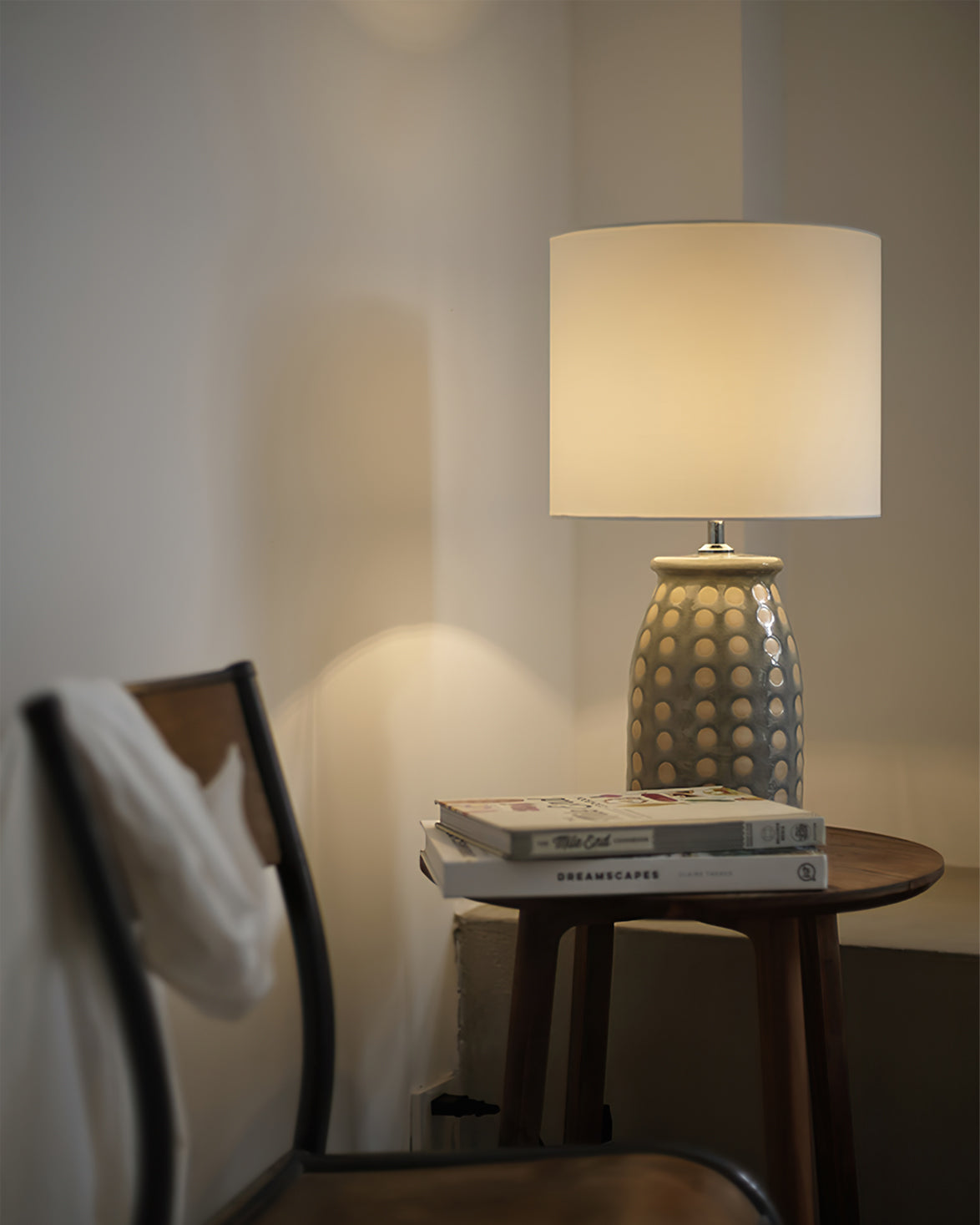 PatternLuxe – Farverig keramisk bordlampe med klassisk design