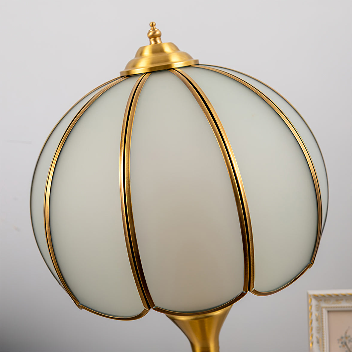 LuxeBrass – Retro Design Table Lamp with White Finish