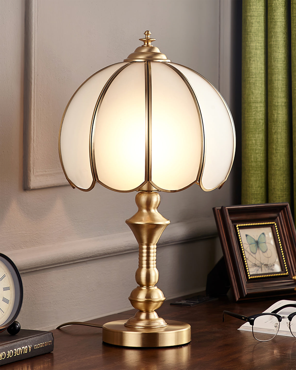 LuxeBrass – Retro Design Table Lamp with White Finish