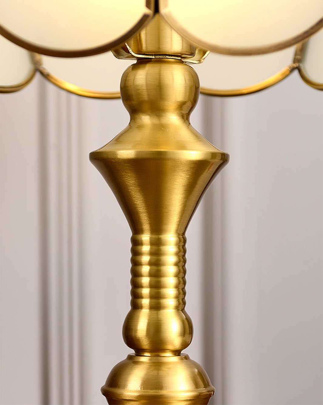 LuxeBrass – Retro Design Table Lamp with White Finish